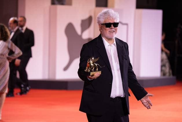 News - 2024 Winners Photocall - The 81st Venice International Film Festival Pedro Almodovar poses with the golden Lion Award for The room next door during the 81st Venice International Film Festival at Palazzo del Cinema on September 7, 2024 in Venice, Italy. Photo: Cinzia Camela. Lido di Venezia Palazzo del Cinema Italy Copyright: xCinziaxCamelax xLiveMediax LPN_1508062