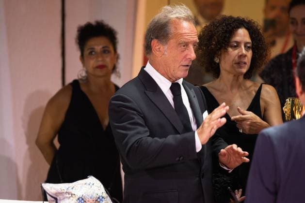 News - 2024 Winners Photocall - The 81st Venice International Film Festival Vincent Lindon poses with his award for best male actor during the 81st Venice International Film Festival at Palazzo del Cinema on September 7, 2024 in Venice, Italy. Photo: Cinzia Camela. Lido di Venezia Palazzo del Cinema Italy Copyright: xCinziaxCamelax xLiveMediax LPN_1508182