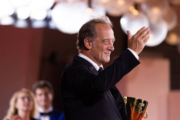News - 2024 Winners Photocall - The 81st Venice International Film Festival Vincent Lindon poses with his award for best male actor during the 81st Venice International Film Festival at Palazzo del Cinema on September 7, 2024 in Venice, Italy. Photo: Cinzia Camela. Lido di Venezia Palazzo del Cinema Italy Copyright: xCinziaxCamelax xLiveMediax LPN_1508197