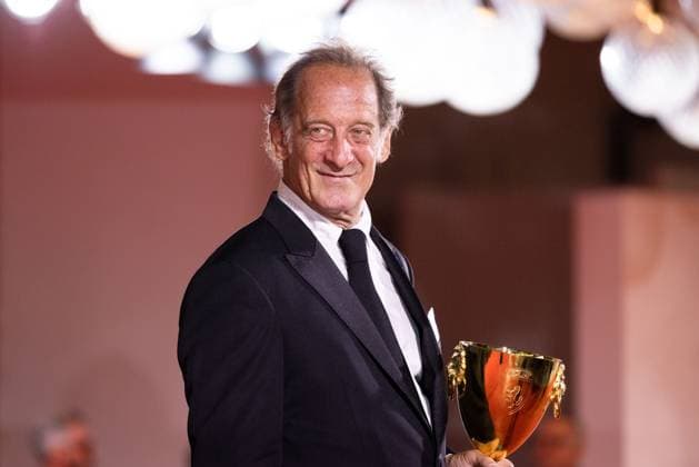 News - 2024 Winners Photocall - The 81st Venice International Film Festival Vincent Lindon poses with his award for best male actor during the 81st Venice International Film Festival at Palazzo del Cinema on September 7, 2024 in Venice, Italy. Photo: Cinzia Camela. Lido di Venezia Palazzo del Cinema Italy Copyright: xCinziaxCamelax xLiveMediax LPN_1508208