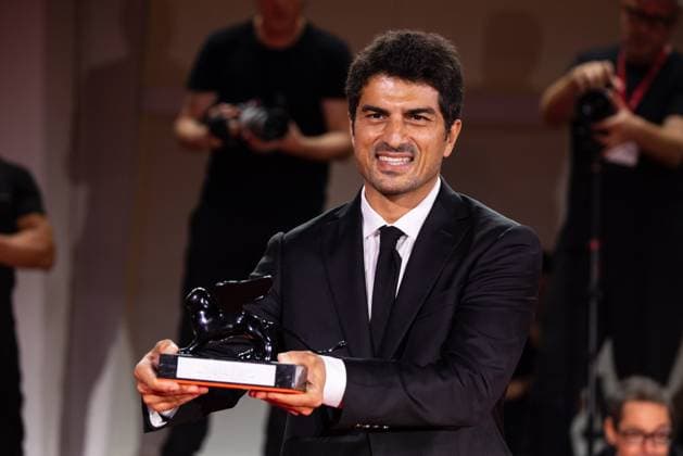 News - 2024 Winners Photocall - The 81st Venice International Film Festival Murat Firatoglu poses with the Special Jury Prize for One Of Those Days When Hemme Dies during the 81st Venice International Film Festival at Palazzo del Cinema on September 07, 2024 in Venice, Italy. Photo: Cinzia Camela. Lido di Venezia Palazzo del Cinema Italy Copyright: xCinziaxCamelax xLiveMediax LPN_1508390