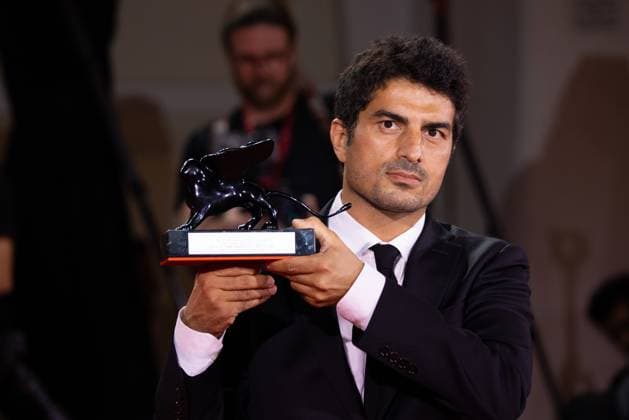 News - 2024 Winners Photocall - The 81st Venice International Film Festival Murat Firatoglu poses with the Special Jury Prize for One Of Those Days When Hemme Dies during the 81st Venice International Film Festival at Palazzo del Cinema on September 07, 2024 in Venice, Italy. Photo: Cinzia Camela. Lido di Venezia Palazzo del Cinema Italy Copyright: xCinziaxCamelax xLiveMediax LPN_1508392