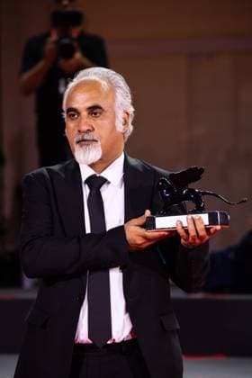 News - 2024 Winners Photocall - The 81st Venice International Film Festival Nader Saeivar poses with the Armani Beauty prize Award during the 81st Venice International Film Festival at Palazzo del Cinema on September 07, 2024 in Venice, Italy. Photo: Cinzia Camela. Lido di Venezia Palazzo del Cinema Italy Copyright: xCinziaxCamelax xLiveMediax LPN_1508477