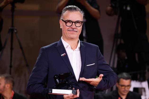 News - 2024 Winners Photocall - The 81st Venice International Film Festival Gwenael Francois poses with the Special Jury Prize for Oto™s Planet during the 81st Venice International Film Festival at Palazzo del Cinema on September 07, 2024 in Venice, Italy. Photo: Cinzia Camela. Lido di Venezia Palazzo del Cinema Italy Copyright: xCinziaxCamelax xLiveMediax LPN_1508480
