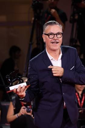 News - 2024 Winners Photocall - The 81st Venice International Film Festival Gwenael Francois poses with the Special Jury Prize for Oto™s Planet during the 81st Venice International Film Festival at Palazzo del Cinema on September 07, 2024 in Venice, Italy. Photo: Cinzia Camela. Lido di Venezia Palazzo del Cinema Italy Copyright: xCinziaxCamelax xLiveMediax LPN_1508483