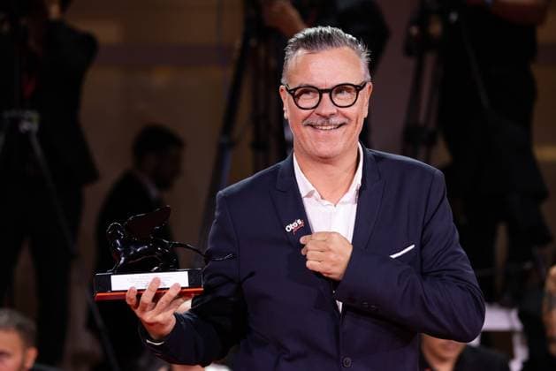 News - 2024 Winners Photocall - The 81st Venice International Film Festival Gwenael Francois poses with the Special Jury Prize for Oto™s Planet during the 81st Venice International Film Festival at Palazzo del Cinema on September 07, 2024 in Venice, Italy. Photo: Cinzia Camela. Lido di Venezia Palazzo del Cinema Italy Copyright: xCinziaxCamelax xLiveMediax LPN_1508484