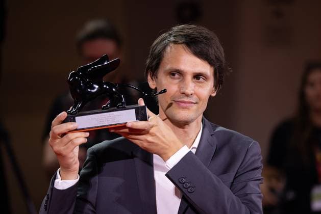 News - 2024 Winners Photocall - The 81st Venice International Film Festival Boris Labbe poses with the Venice Immersive Grand Jury Prize for Ito Meikyu during the 81st Venice International Film Festival at Palazzo del Cinema on September 07, 2024 in Venice, Italy. Photo: Cinzia Camela. Lido di Venezia Palazzo del Cinema Italy Copyright: xCinziaxCamelax xLiveMediax LPN_1508486