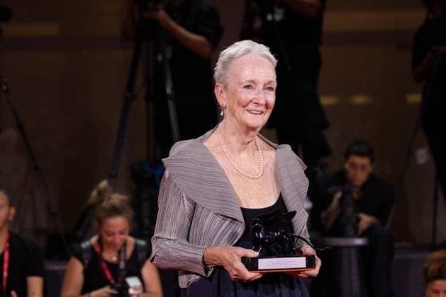 News - 2024 Winners Photocall - The 81st Venice International Film Festival Kathleen Chalfant poses with the Best Actress Award for Familiar Touch during the 81st Venice International Film Festival at Palazzo del Cinema on September 07, 2024 in Venice, Italy. Photo: Cinzia Camela. Lido di Venezia Palazzo del Cinema Italy Copyright: xCinziaxCamelax xLiveMediax LPN_1508504