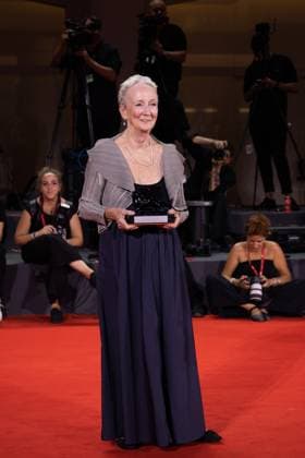 News - 2024 Winners Photocall - The 81st Venice International Film Festival Kathleen Chalfant poses with the Best Actress Award for Familiar Touch during the 81st Venice International Film Festival at Palazzo del Cinema on September 07, 2024 in Venice, Italy. Photo: Cinzia Camela. Lido di Venezia Palazzo del Cinema Italy Copyright: xCinziaxCamelax xLiveMediax LPN_1508506
