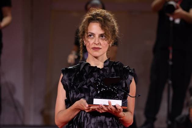 News - 2024 Winners Photocall - The 81st Venice International Film Festival Dea Kulumbegashvili poses with the Special Jury Prize for April during the 81st Venice International Film Festival at Palazzo del Cinema on September 07, 2024 in Venice, Italy. Photo: Cinzia Camela. Lido di Venezia Palazzo del Cinema Italy Copyright: xCinziaxCamelax xLiveMediax LPN_1508512