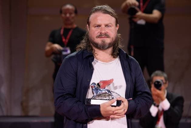 News - 2024 Winners Photocall - The 81st Venice International Film Festival Brady Corbet poses with the Silver Lion Award during the 81st Venice International Film Festival at Palazzo del Cinema on September 07, 2024 in Venice, Italy. Photo: Cinzia Camela. Lido di Venezia Palazzo del Cinema Italy Copyright: xCinziaxCamelax xLiveMediax LPN_1508521