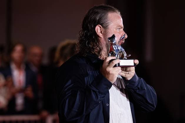 News - 2024 Winners Photocall - The 81st Venice International Film Festival Brady Corbet poses with the Silver Lion Award during the 81st Venice International Film Festival at Palazzo del Cinema on September 07, 2024 in Venice, Italy. Photo: Cinzia Camela. Lido di Venezia Palazzo del Cinema Italy Copyright: xCinziaxCamelax xLiveMediax LPN_1508525