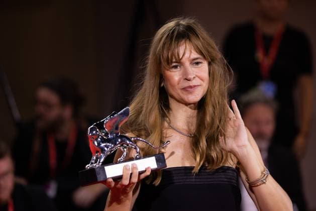 News - 2024 Winners Photocall - The 81st Venice International Film Festival Maura Delpero poses with the Silver Lion Grand Jury Prize for Vermiglio during the 81st Venice International Film Festival at Palazzo del Cinema on September 7, 2024 in Venice, Italy. Photo: Cinzia Camela. Lido di Venezia Palazzo del Cinema Italy Copyright: xCinziaxCamelax xLiveMediax LPN_1508526