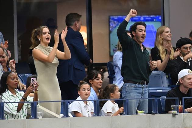 Celebrities at the Cadillac suite at the US Open Featuring: Bailee Madison, Kevin Jonas, Danielle Jonas with daughters Alena Jonas, Valentina Jonas Where: Queens, New York, United States When: 07 Sep 2024 Credit: Jesse Bauer startraksphoto.com EDITORIAL USE ONLY. NOT FOR USE BY NEWSPAPERS BASED IN THE UK. Copyright: xJESSExBAUERx instar54103844