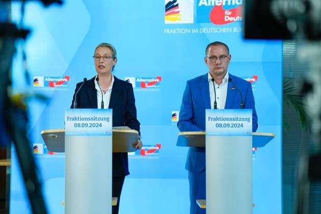 News Themen der Woche KW36 News Bilder des Tages AfD-Bundestagsfraktion, Alice Weidel, Tino Chrupalla Fraktionssitzung AfD-Bundestagsfraktion, Pressestatement, Vorsitzende der AfD-Bundestagsfraktion, Bundessprecher, Alice Weidel, Tino Chrupalla Berlin Berlin GER *** AfD parliamentary group, Alice Weidel, Tino Chrupalla parliamentary group meeting AfD parliamentary group, press statement, Chairwoman of the AfD parliamentary group, federal spokesperson, Alice Weidel, Tino Chrupalla Berlin Berlin GER