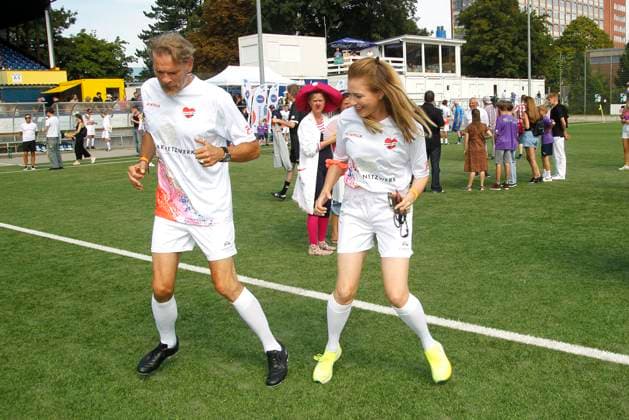 Goetz Otto and Julia Stinshoff at the Kicken mit Herz charity football match for the benefit of the childrens heart ward at Eppendorf University Hospital on 8 September 2024 in Hamburg Kicken mit Herz 2024 charity event in Hamburg