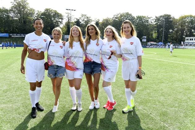 Annabelle Mandeng, Nova Meierhenrich, Esther Roling, Yasmina Filali, Sandra Quadflieg and Julia Stinshoff at the 16 charity football match Kicken mit Herz in aid of the childrens cardiac ward at UKE Eppendorf in Hamburg on 08 09 2024