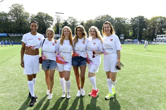 Annabelle Mandeng, Nova Meierhenrich, Esther Roling, Yasmina Filali, Sandra Quadflieg and Julia Stinshoff at the 16 charity football match Kicken mit Herz in aid of the childrens cardiac ward at UKE Eppendorf in Hamburg on 08 09 2024