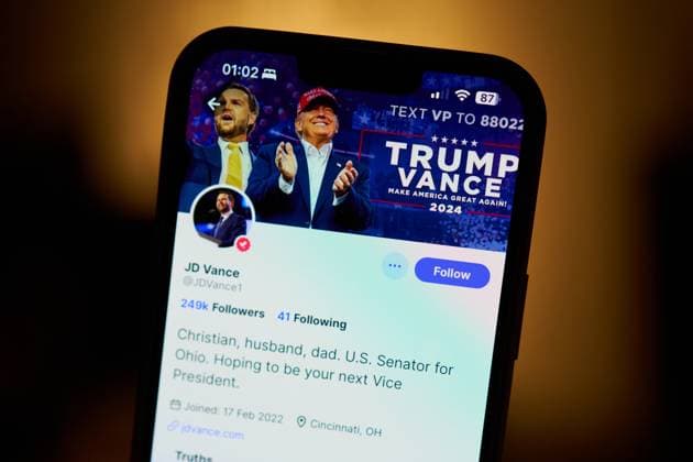 Media Illustrations Vice Presidential candidate JD Vance s feed is seen on the Truth Social platform in this illustration photo taken in Warsaw, Poland on 09 September, 2024. Warsaw Poland  Copyright: xJaapxArriensx originalFilename: arriens-socialme240909_npo96.jpg