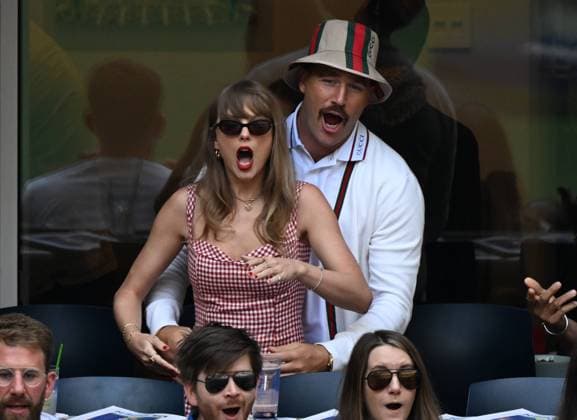 Bilder des Jahres 2024, Entertainment 09 September Entertainment Themen der Woche KW36 FLUSHING NY- SEPTEMBER 08: Taylor Swift and Travis Kelce are seen watching Jannik Sinner Vs Taylor Fritz during the men™s singles finals on Arthur Ashe Stadium at the USTA Billie Jean King National Tennis Center on September 8, 2024 in Flushing Queens. Copyright: xmpi04x xMediaPunchx