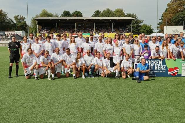 KICKEN MIT HERZ, 08 09 2024 Team photo Hamburg Allstars, Kicken mit Herz the charity football match in aid of the childrens ward of the UKE at the SC Victoria stadium, Hamburg, 08 09 2024 Copyright: xEventpressxMPx