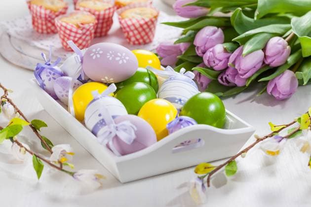 Gedeckter Ostertisch mit bemalten Eiern Easter table setting with painted eggs Copyright: imageBROKER IngridxBalabanova ibxiqx08530385.jpg