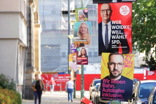 10.09.2024, Potsdam - Brandenburg - Deutschland. Auf Wahlplakaten buhlen Parteien um die Gunst der Wählerinnen und Wähler. *** 10 09 2024, Potsdam Brandenburg Germany Parties vie for voters favor on election posters