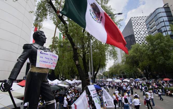 September 10, 2024, Mexico City, Meico City, Mexico: Hundreds of workers of the Judiciary and students continue their protests this Tuesday before the Senate of the Republic, in Mexico City, where the Reform of the Judiciary proposed by the president of Mexico, Andres Manuel Lopez Obrador, is being discussed..Other states in Mexico are also mobilizing to try to stop the possible approval of this project. The dissidents accuse that it will be detrimental to the country. Mexico City Mexico - ZUMAn296 20240910_zip_n296_006 Copyright: xJorgexNunezx