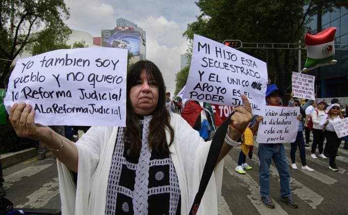 September 10, 2024, Mexico City, Meico City, Mexico: Hundreds of workers of the Judiciary and students continue their protests this Tuesday before the Senate of the Republic, in Mexico City, where the Reform of the Judiciary proposed by the president of Mexico, Andres Manuel Lopez Obrador, is being discussed..Other states in Mexico are also mobilizing to try to stop the possible approval of this project. The dissidents accuse that it will be detrimental to the country. Mexico City Mexico - ZUMAn296 20240910_zip_n296_011 Copyright: xJorgexNunezx