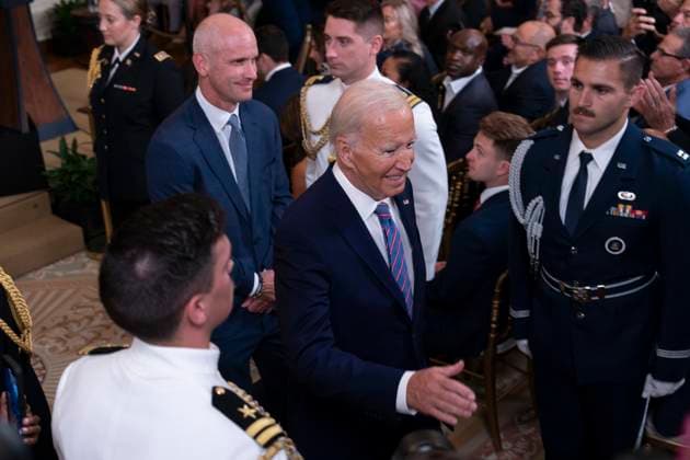 September 10, 2024, Washington, District Of Columbia, USA: United States President Joe Biden departs a ceremony honoring the University of Connecticut Huskies Men™s Basketball Team at the White House in Washington, DC to celebrate their 2023-2024 NCAA championship season at September 10, 2024 Washington USA - ZUMAs152 20240910_faa_s152_106 Copyright: xChrisxKleponisx