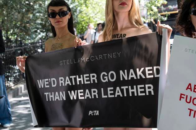 September 10, 2024, New York, New York, United States: PETA activists rally on Washington Square in New York on September 10, 2024 to demand end of leather usage in fashion during Fashion Week sponsored by designer Stella McCartney New York United States - ZUMAr339 20240910_znp_r339_101 Copyright: xLevxRadinx