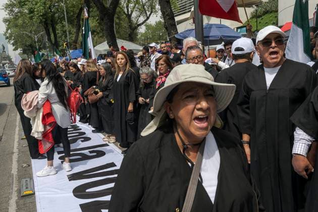 Assault on the Senate of Mexico - 10 Sept 2024 Workers of the Mexican judicial system chant slogans outside the Senate of the Republic due to disagreement with the new judicial reform in the country. The protests that are shaking Mexico are a direct response to the judicial reform proposal presented by President Andrés Manuel López Obrador. This reform, which seeks to modify the structure and functioning of the Judiciary, has generated a wave of criticism and mobilizations from various sectors of society. Especially from workers in the Justice system who say this Reform threatens judicial independence: Critics argue that the reform sought to subject the Judicial Branch to the Executive, weakening the separation of powers and putting the ind Copyright: xIsraelxFuguemannx xSOPAxImagesx IFUGUEMANN_Assault_on_the_Mexican Senate_in_Mexico-7