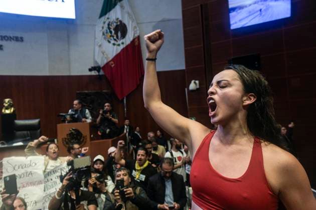 September 10, 2024, Mexico, Mexico: A woman who broke into the Senate of Mexico shouts slogans during the demonstration. The protests that are shaking Mexico are a direct response to the judicial reform proposal presented by President AndrÃ s Manuel Lopez Obrador. This reform, which seeks to modify the structure and functioning of the Judiciary, has generated a wave of criticism and mobilizations from various sectors of society. Especially from workers in the Justice system who say this Reform threatens judicial independence: Critics argue that the reform sought to subject the Judicial Branch to the Executive, weakening the separation of powers and putting the independence of judges at risk. Mexico Mexico - ZUMAs197 20240910_aaa_s197_447 Copyright: xIsraelxFuguemannx