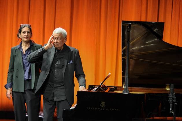 Dr. Marina Umari und Abdullah Ibrahim, der am Ende des Konzerts einen Gospel singt, Haus der Kulturen der Welt, Berlin *** Dr. Marina Umari and Abdullah Ibrahim, who sings a gospel at the end of the concert, Haus der Kulturen der Welt, Berlin