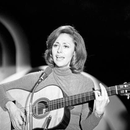 Caterina Valente Die Sängerin Caterina Valente bei einem Auftritt, Deutschland 1970er Jahre., Credit:Schweigmann Avalon Deutschland  Copyright: xSchweigmannx xAvalonx PCN_OBIT_CATERINA_VALENTE_698273855