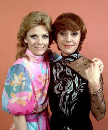 ARCHIV: Caterina Valente Caterina Valente mit Heidi Brühl , 1982 ARCHIVAUFNAHME, Datum geschätzt 20240911JWM0048 *** ARCHIVE Caterina Valente Caterina Valente with Heidi Brühl , 1982 ARCHIVE ACQUISITION, date estimated 20240911JWM0048