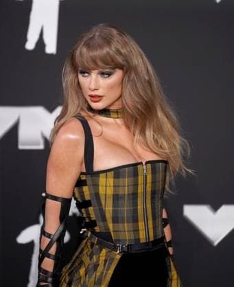 Taylor Swift arrives on the red carpet at the 2024 MTV Video Music Awards VMA s at the UBS Arena in Elmont, New York on Wednesday, September 11, 2024.  NYP202409111113 DerekxC.xFrench