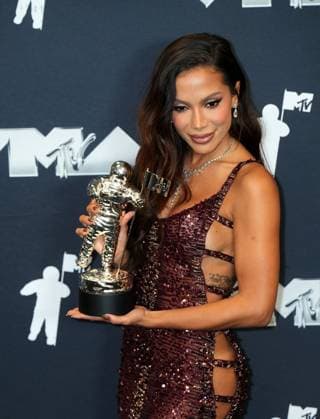 Anitta, winner of the Best Latin award for Mil Veces, poses in the press room at the 2024 MTV Video Music Awards VMA s at the UBS Arena in Elmont, New York on Wednesday, September 11, 2024.  NYP202409111262 DerekxC.xFrench