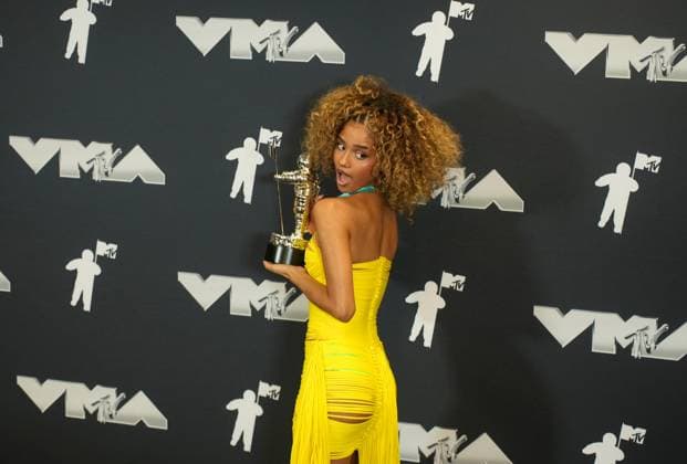 Tyla, winner of the Best Afrobeats award for Water, poses in the press room during the 2024 MTV Video Music Awards VMA s at the UBS Arena in Elmont, New York on Wednesday, September 11, 2024.  NYP202409111265 DerekxC.xFrench