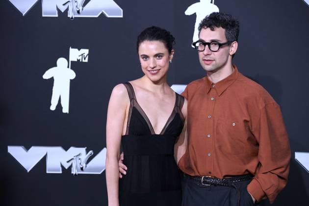 MTV Video Music Awards Arrivals - NY Margaret Qualley and Jack Antonoff attend the 2024 VMA MTV red carpet in Elmont, NY, USA on September 11, 2024. Photo by Charles Guerin ABACAPRESS.COM Elmont NY United States  Copyright: xGuerinxCharles ABACAx