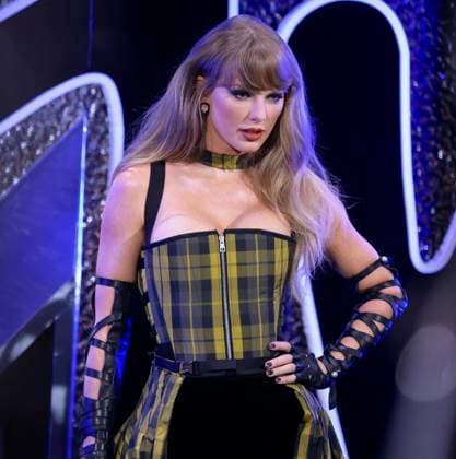 Taylor Swift At MTV Video Music Awards - NY Taylor Swift attends the 2024 VMA MTV red carpet in Elmont, NY, USA on September 11, 2024. Photo by Charles Guerin ABACAPRESS.COM Elmont NY United States  Copyright: xGuerinxCharles ABACAx