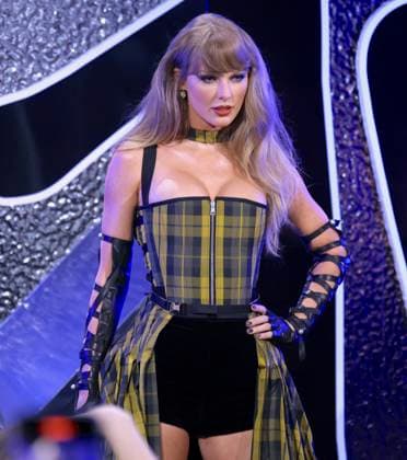 Taylor Swift At MTV Video Music Awards - NY Taylor Swift attends the 2024 VMA MTV red carpet in Elmont, NY, USA on September 11, 2024. Photo by Charles Guerin ABACAPRESS.COM Elmont NY United States  Copyright: xGuerinxCharles ABACAx