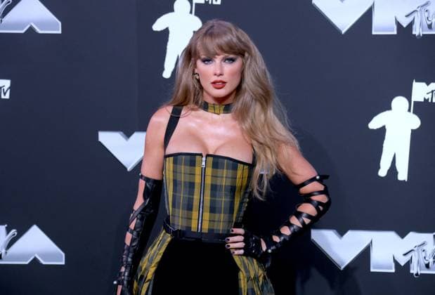 Taylor Swift At MTV Video Music Awards - NY Taylor Swift attends the 2024 VMA MTV red carpet in Elmont, NY, USA on September 11, 2024. Photo by Charles Guerin ABACAPRESS.COM Elmont NY United States  Copyright: xGuerinxCharles ABACAx