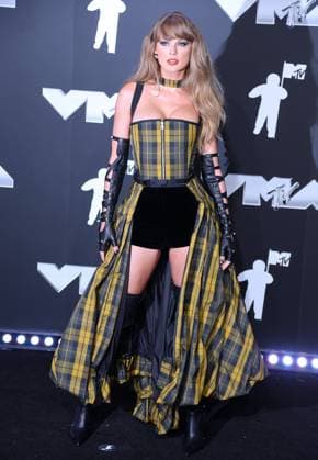 Taylor Swift At MTV Video Music Awards - NY Taylor Swift attends the 2024 VMA MTV red carpet in Elmont, NY, USA on September 11, 2024. Photo by Charles Guerin ABACAPRESS.COM Elmont NY United States  Copyright: xGuerinxCharles ABACAx