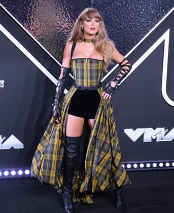 Taylor Swift At MTV Video Music Awards - NY Taylor Swift attends the 2024 VMA MTV red carpet in Elmont, NY, USA on September 11, 2024. Photo by Charles Guerin ABACAPRESS.COM Elmont NY United States  Copyright: xGuerinxCharles ABACAx