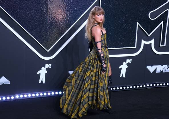 Taylor Swift At MTV Video Music Awards - NY Taylor Swift attends the 2024 VMA MTV red carpet in Elmont, NY, USA on September 11, 2024. Photo by Charles Guerin ABACAPRESS.COM Elmont NY United States  Copyright: xGuerinxCharles ABACAx