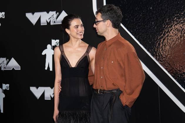 2024 MTV Video Music Awards Red Carpet Featuring: Margaret Qualley, Jack Antonoff Where: New York, New York, United States When: 11 Sep 2024 Credit: Janet Mayer INSTARimages.com EDITORIAL USE ONLY. NOT FOR USE BY NEWSPAPERS BASED IN THE UK. Copyright: xx instar54113215
