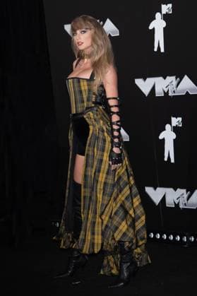 2024 MTV Video Music Awards Red Carpet Featuring: Taylor Swift Where: New York, New York, United States When: 11 Sep 2024 Credit: Janet Mayer INSTARimages.com EDITORIAL USE ONLY. NOT FOR USE BY NEWSPAPERS BASED IN THE UK. Copyright: xx instar54113249