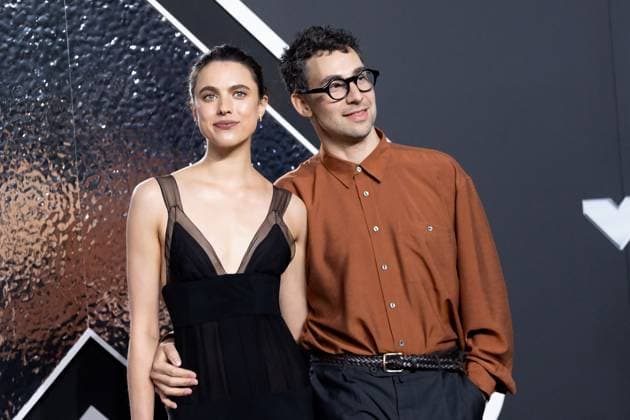2024 MTV Video Music Awards Red Carpet Featuring: Margaret Qualley, Jack Antonoff Where: New York, New York, United States When: 11 Sep 2024 Credit: Janet Mayer INSTARimages.com EDITORIAL USE ONLY. NOT FOR USE BY NEWSPAPERS BASED IN THE UK. Copyright: xx instar54113280