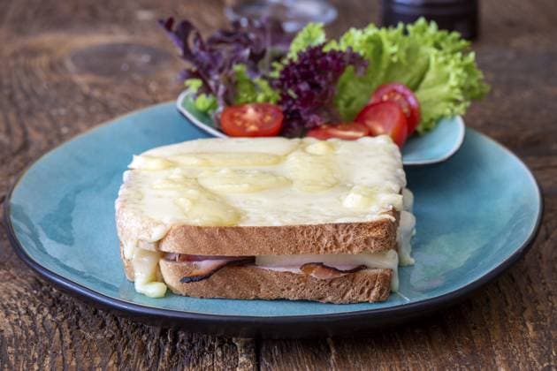 French croque monsieur on a blue plate Copyright: imageBROKER BerndxJuergens ibxiqx10800852.jpg